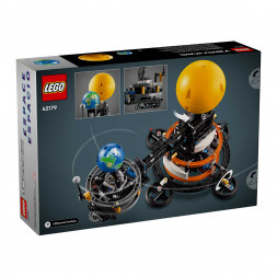 Конструктор LEGO Technic 42179 Планета Земля и Луна на орбите