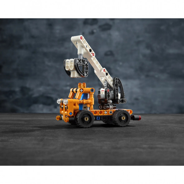 Конструктор LEGO Technic 42088 Ремонтный автокран