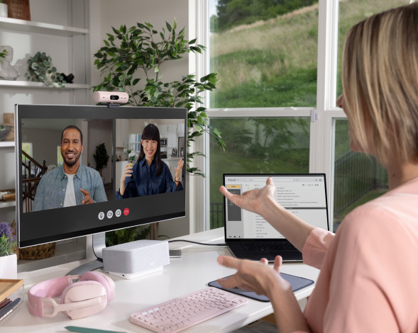 Веб-камера Logitech Brio 500, розовый